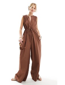 ASOS DESIGN - Tuta jumpsuit a fondo ampio allacciata in vita color cioccolato con spalle arricciate-Marrone