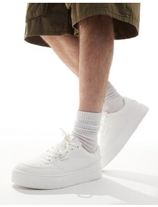 Pull&Bear - Sneakers bianche con suola spessa scolpita-Bianco