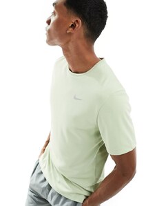 Nike Running - Miler - T-shirt verde chiaro