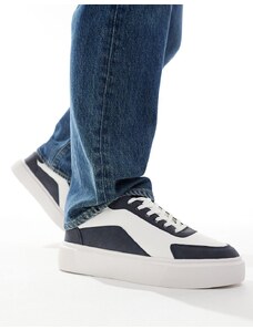 ASOS DESIGN - Sneakers bianche con suola spessa e dettagli blu-Blu navy