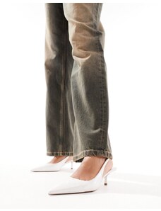 ASOS DESIGN - Scarpe a punta bianche con cinturino posteriore a catena e tacchetti a spillo-Bianco