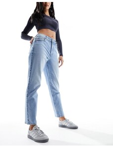 New Look - Mom jeans che esaltano la vita lavaggio blu medio