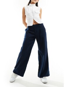 Hollister - Pantaloni sartoriali a fondo ampio e vita bassa blu navy a righe