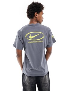 Nike - T-shirt grigio scuro con logo Nike centrale