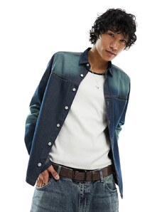 ASOS DESIGN - Camicia giacca taglio corto in denim blu scuro con dettagli slavati