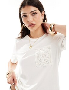 Vila - T-shirt oversize bianca con tasca all'uncinetto-Bianco