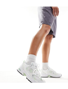 New Balance - 530 - Sneakers bianche e verde pastello - In esclusiva per ASOS-Bianco