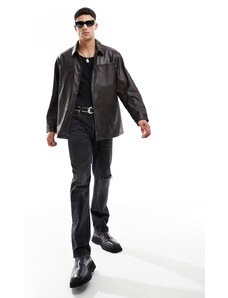 ASOS DESIGN - Camicia giacca in pelle sintetica marrone