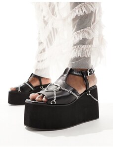 Koi Footwear Koi - Crushed Hearts - Sandali neri con catenine e plateau super spesso-Nero