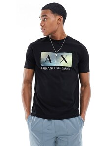 Armani Exchange - T-shirt nera con riquadro del logo sul petto-Nero