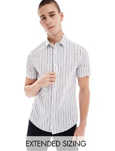 ASOS DESIGN - Camicia elasticizzata slim bianca a righe nere con maniche risvoltate-Bianco