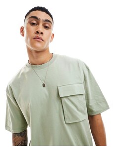 ASOS DESIGN - T-shirt oversize verde slavato con tasca sul davanti