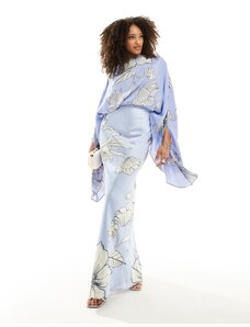 ASOS DESIGN - Vestito lungo in raso blu a fiori con taglio sbieco e strato sovrapposto in chiffon