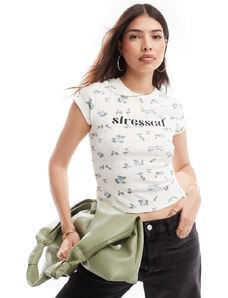 ASOS DESIGN - T-shirt corta traforata con stampa a fiori e scritta "Stressed"-Multicolore