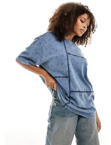 ASOS DESIGN - T-shirt oversize in pizzo sangallo patchwork blu slavato
