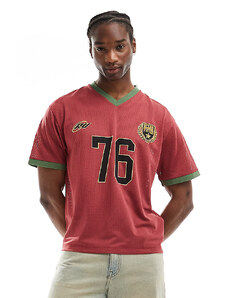 Reclaimed Vintage - T-shirt squadrata da calcio con scollo a V bordeaux-Rosso