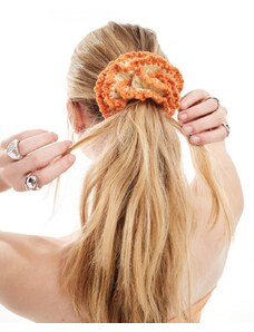 Reclaimed Vintage - Elastico per capelli arancione all'uncinetto