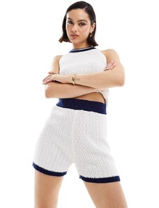 ASOS DESIGN - Pantaloncini in maglia a trecce color crema con finiture a contrasto in coordinato-Bianco