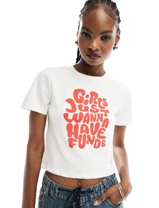Something New - T-shirt mini bianca con stampa "Girls Just Wanna Have Funds"-Bianco