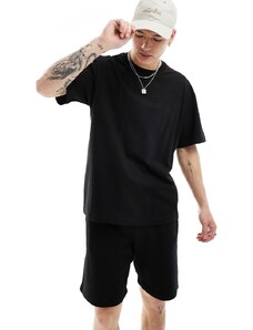 Bershka - Set nero con T-shirt squadrata e pantaloncini