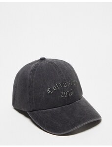COLLUSION Unisex - Cappellino nero slavato con logo stile college tono su tono