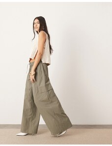 ASOS Edition - Pantaloni cargo a fondo ampio kaki con coulisse-Verde