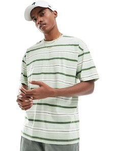 New Look - T-shirt oversize verde a righe