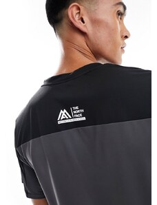 The North Face - Training - T-shirt grigio scuro con logo-Nero