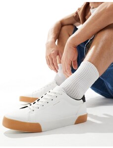 Bershka - Sneakers rétro bianche con linguetta sul tallone a contrasto-Bianco