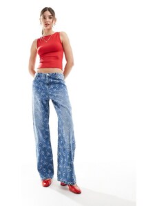 Bershka - Jeans ampi lavaggio indaco con ricami di fiocchi e ciliegie-Blu