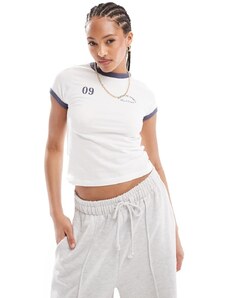 Pull&Bear - T-shirt ristretta bianca con grafica sportiva-Bianco