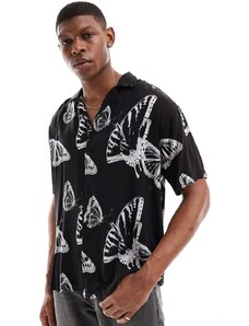 Jack & Jones - Camicia oversize nera con stampa di farfalle e rever-Bianco