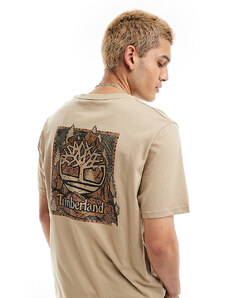 Timberland - T-shirt oversize beige con logo mimetico sul retro - In esclusiva per ASOS-Neutro