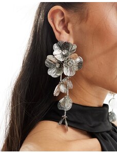 ASOS DESIGN - Orecchini pendenti color argento con fiori in 3D