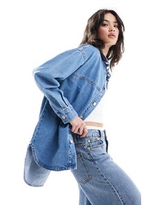 Bershka - Camicia di jeans taglio lungo oversize blu medio