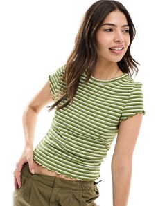 ASOS DESIGN - T-shirt corta e stretta verde a righe tono su tono con bordi ondulati