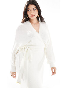 River Island Plus - Vestito in maglia midi avvolgente crema con cintura-Bianco