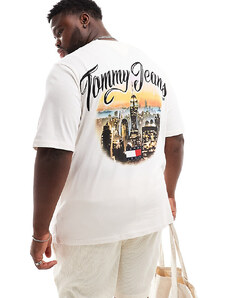 Tommy Jeans Big & Tall - T-shirt comoda bianco sporco con logo e città vintage