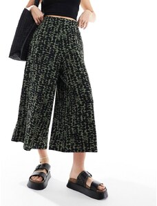 New Look - Pantaloni corti verdi con stampa-Nero