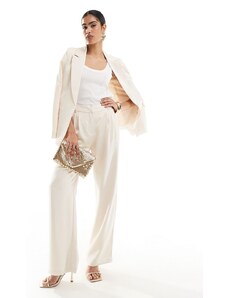 Pretty Lavish - Hen - Pantaloni sartoriali da abito in raso avorio in coordinato-Bianco