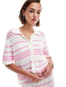 Miss Selfridge - Camicia stile polo in maglia all'uncinetto crema e rosa con bottoni in coordinato-Multicolore