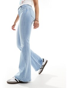 Bershka - Jeans a zampa e a vita alta lavaggio blu chiaro