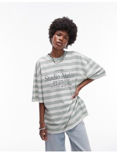 Topshop - T-shirt oversize verde a righe con grafica "Studio Atelier"