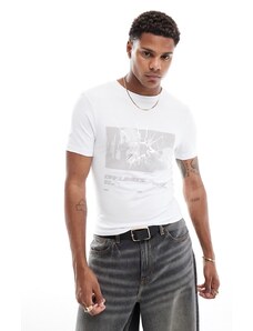 ASOS DESIGN - T-shirt aderente bianca con stampa in frantumi frontale-Bianco