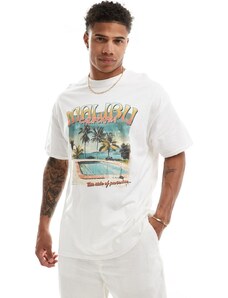 ASOS DESIGN - T-shirt oversize bianca con stampa "Malibu" sul davanti-Bianco