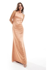 Pretty Lavish - Odelle - Vestito lungo da damigella accollato in raso color cannella-Marrone