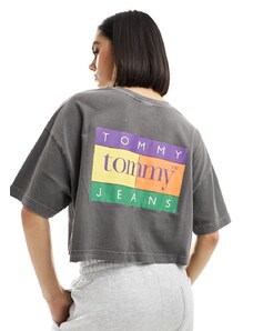 Tommy Jeans - T-shirt oversize taglio corto nera con bandiera in tonalità estive-Nero