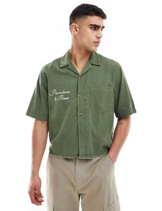 ASOS DESIGN - Camicia taglio corto comoda con ricamo sul petto e rever-Verde