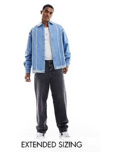 ASOS DESIGN - Camicia oversize squadrata in denim lavaggio blu con pannelli e bordi grezzi