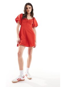 Wednesday's Girl - Vestito corto testurizzato rosso con maniche a sbuffo e fiocco-Bianco